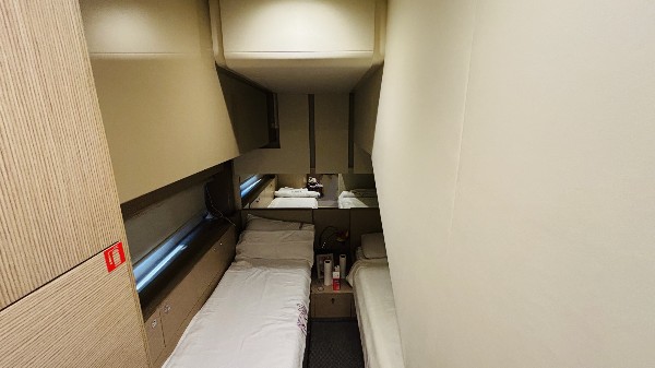 2012 FERRETTI 720 FLY