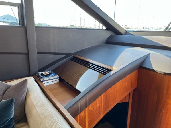 2016 PRINCESS 72 FLY