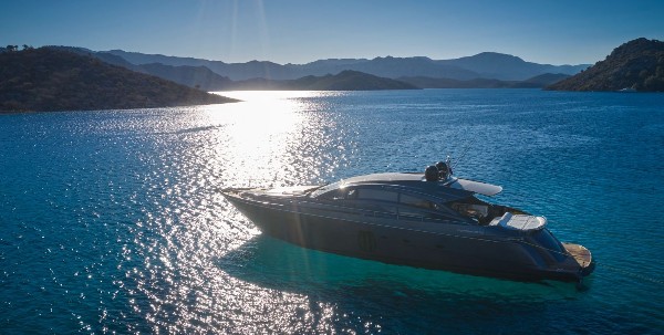 2012 PERSHING 72