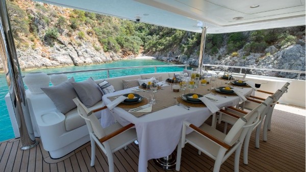 2009/2024 MOTOR YACHT 38 M 