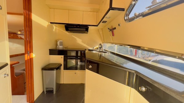 2002 FERRETTI 680 
