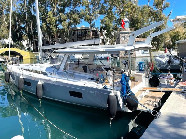 2021 BENETEAU OCEANIS 51.1