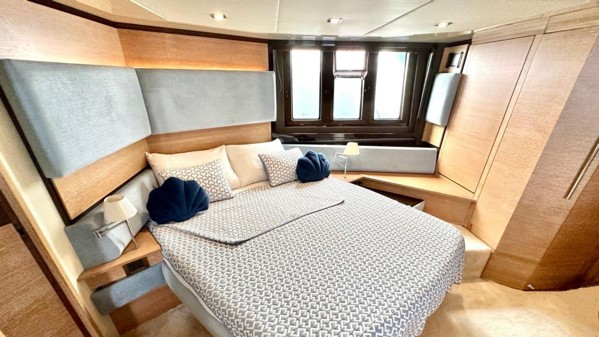 2009 AZIMUT 58