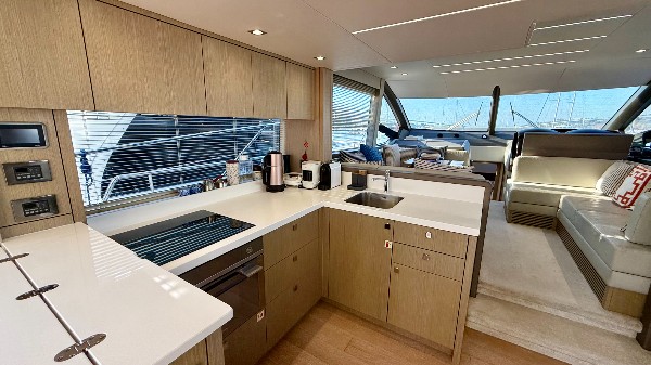 2018 SUNSEEKER MANHATTAN 52