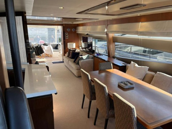 2016 PRINCESS 72 FLY