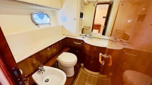 2002 FERRETTI 680 