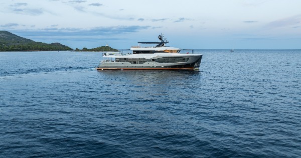 2024 MOTOR YACHT 37 M