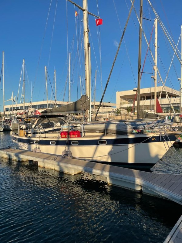 1985 HALLBERG-RASSY 38