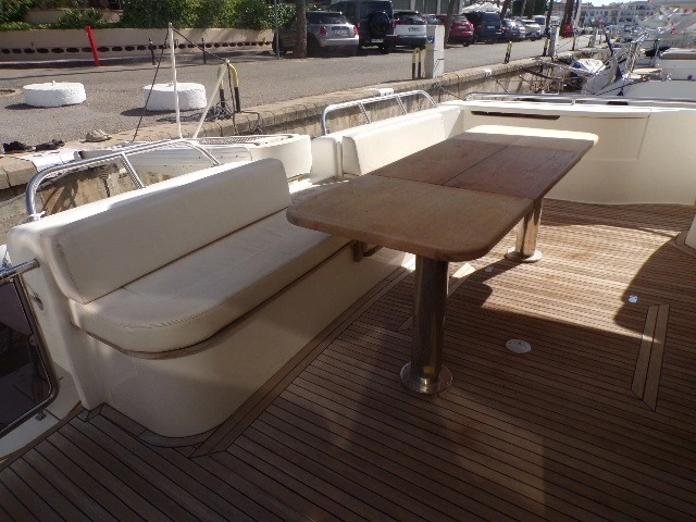 2009 FERRETTI YACHTS 630