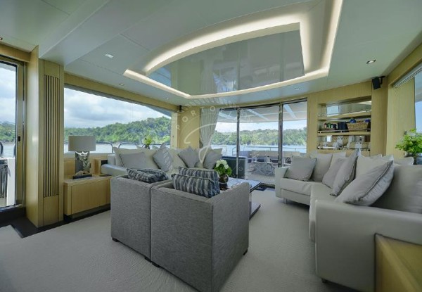 2016 SUNSEEKER 86 YACHT