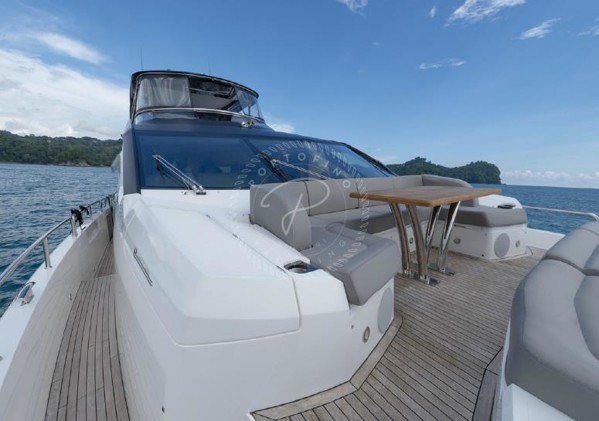 2016 SUNSEEKER 86 YACHT