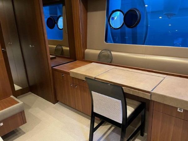 2016 PRINCESS 72 FLY