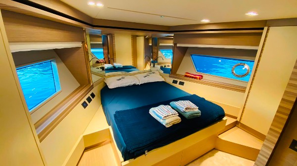 2023 FERRETTI 670