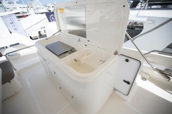 2014 FERRETTI YACHTS 690