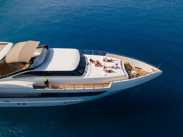 2014 MOTOR YACHT 31 M