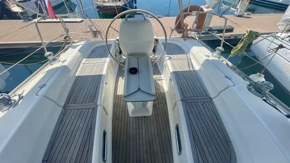 2008 BAVARIA 38 CRUISER