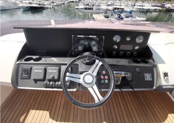 2015 PRINCESS 72S