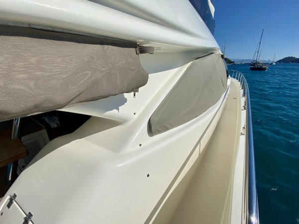 2010 FERRETTI 560