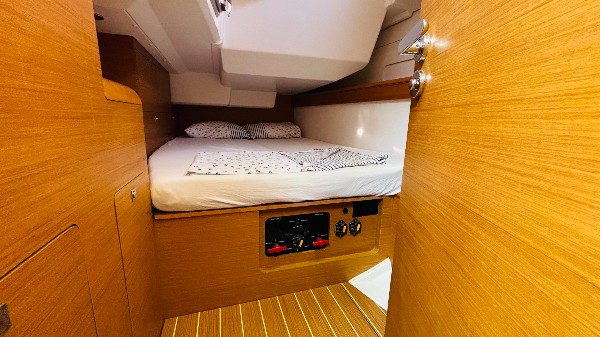 2013 JEANNEAU SUN ODYSSEY 469
