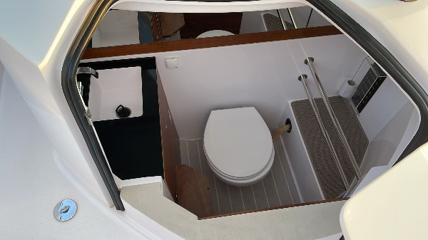 20 AXOPAR 28 CABIN