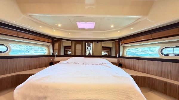 2015 AZIMUT MAGELLANO 43