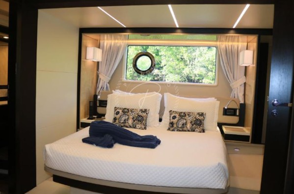 2016 AZIMUT 66 FLY