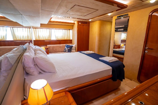 1999/2010 FERRETTI YACHTS 72