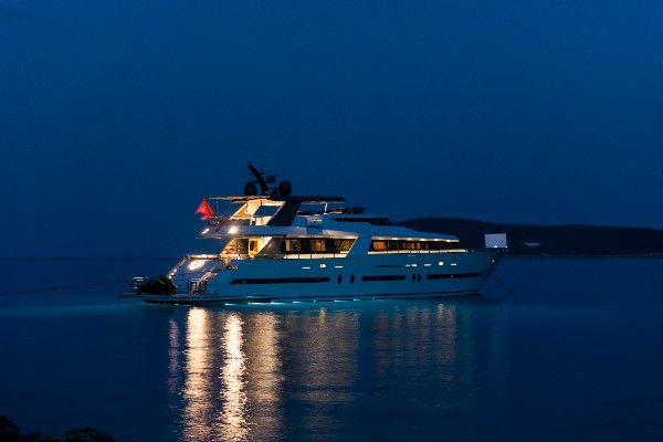 2009/2022 MOTOR YACHT 35M 