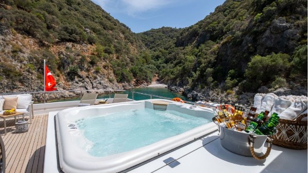 2009/2024 MOTOR YACHT 38 M 