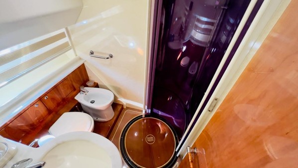 2002 FERRETTI 680 