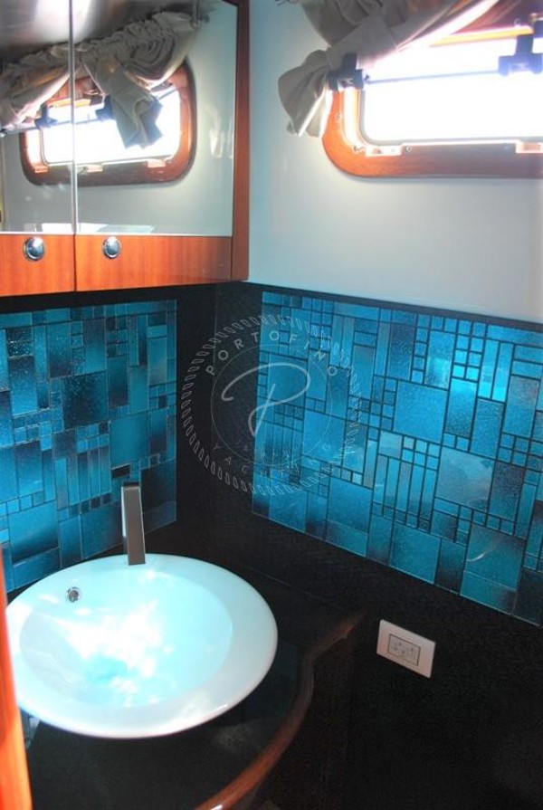 2009 LARUS 42 FLY
