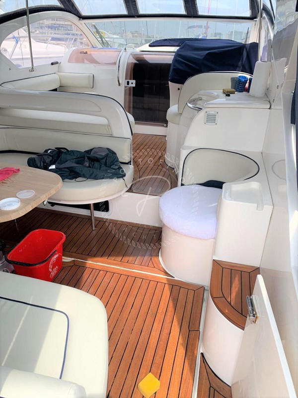 2004 FAIRLINE TARGA 34