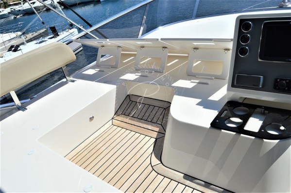 2014 ABSOLUTE 52 FLY