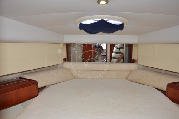 1999 FAIRLINE TARGA 37