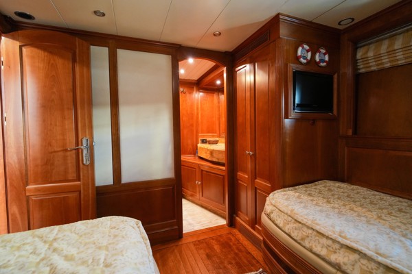 2001/2022 ROYAL DENSHIP 110 SLOOP 