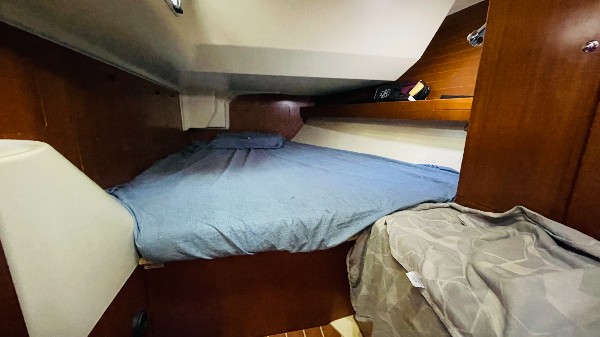 2005 DUFOUR 44