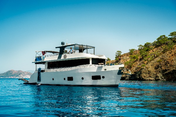 2023 CUSTOM TRAWLER 22 M