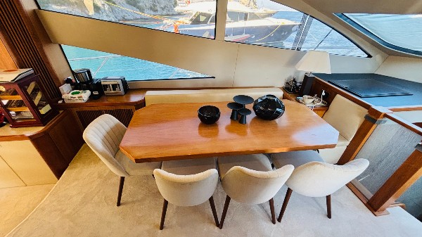 2010 SUNSEEKER MANHATTAN 70