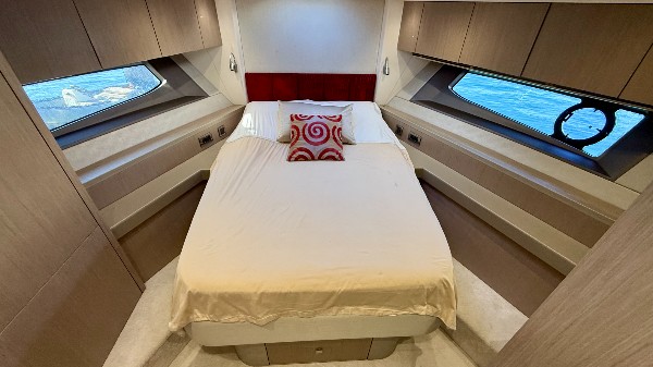 2018 SUNSEEKER MANHATTAN 52