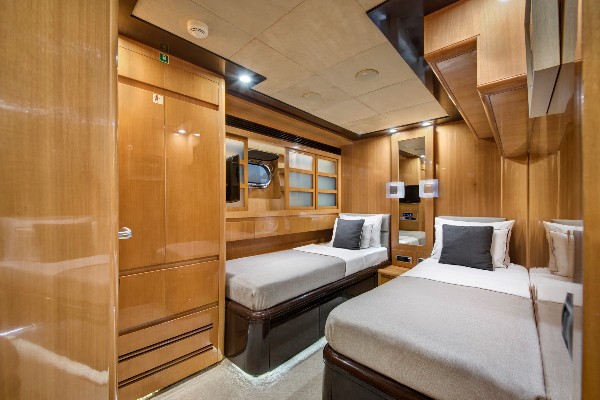 2009/2022 MOTOR YACHT 35M 