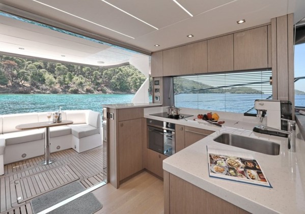 2017 SUNSEEKER MANHATTAN 52