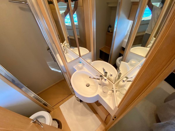 2010 FERRETTI 560