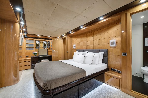 2009/2022 MOTOR YACHT 35M 