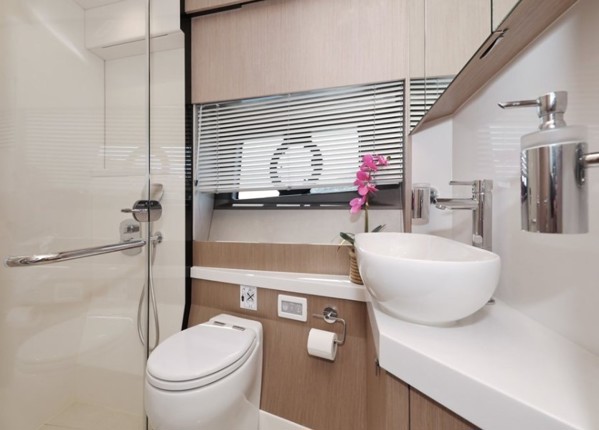 2017 SUNSEEKER MANHATTAN 52