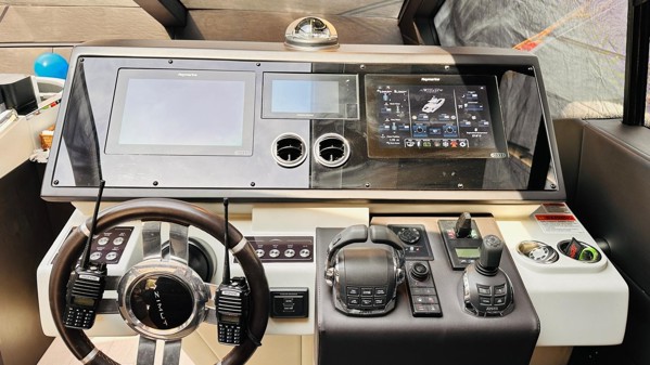 2019 AZIMUT S7