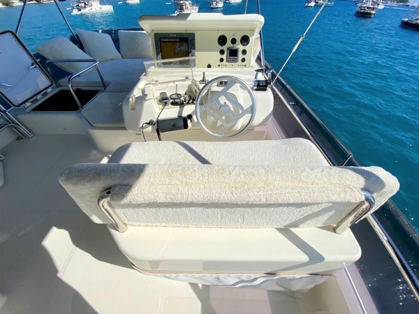 2010 FERRETTI 560