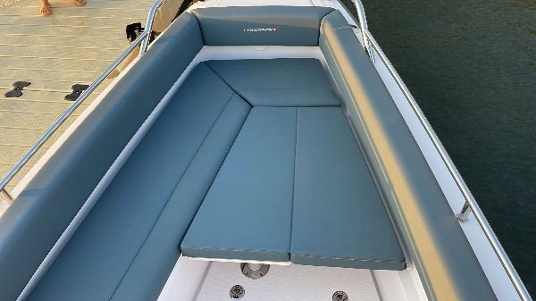 20 AXOPAR 28 CABIN