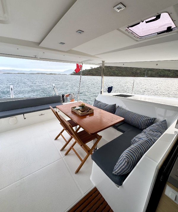 2019 FOUNTAINE PAJOT LUCIA 11.73 M 
