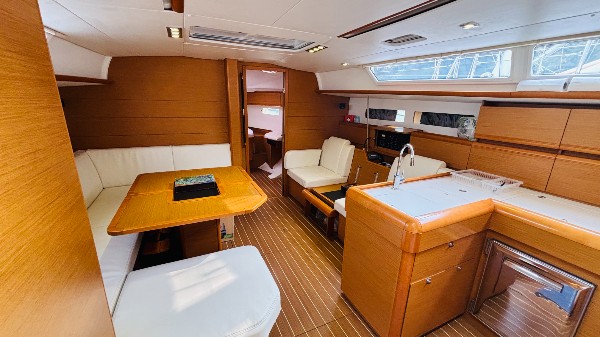 2013 JEANNEAU SUN ODYSSEY 469
