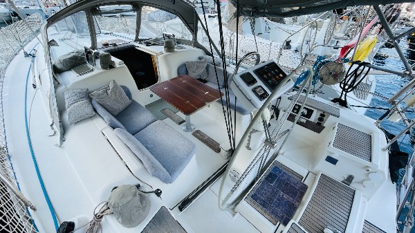 2005 DUFOUR 44